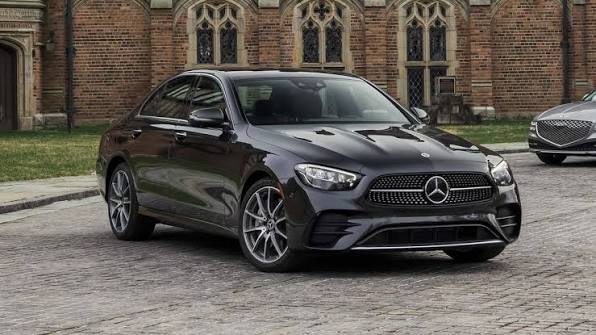Mercedes-Benz E-Class 2023 اسود