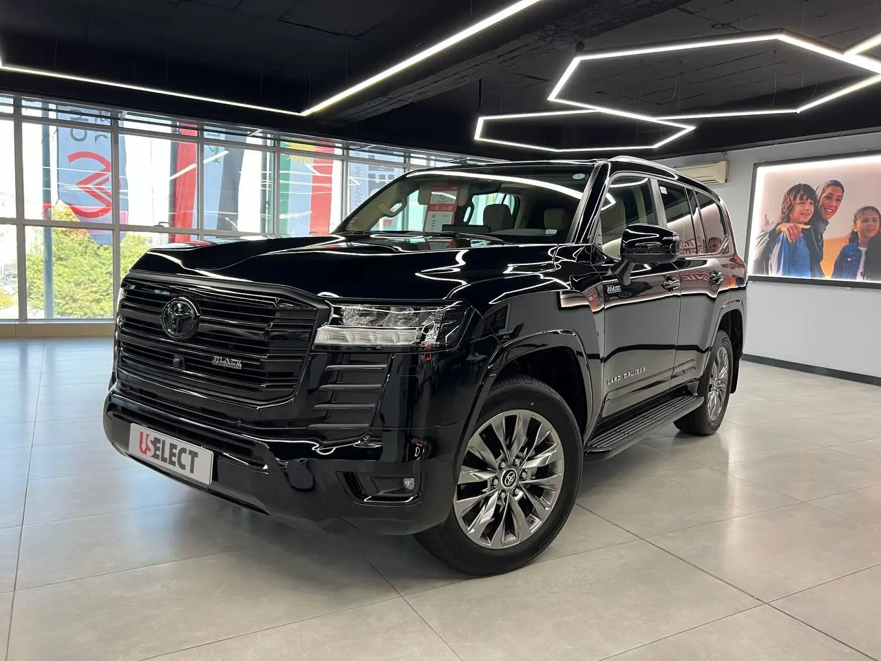 Toyota Land Cruiser 2024 أسود