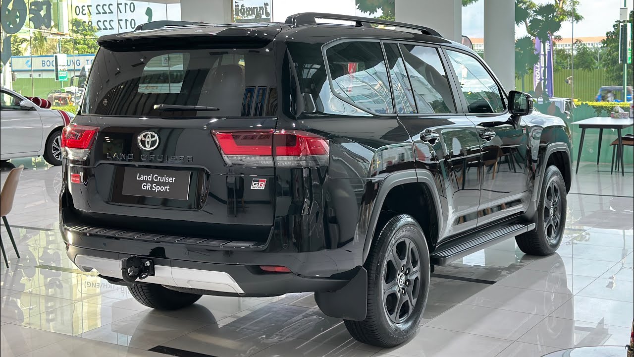 Toyota Land Cruiser 2024 أسود