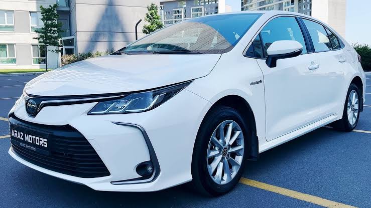 Toyota Corolla 2022 ابيض