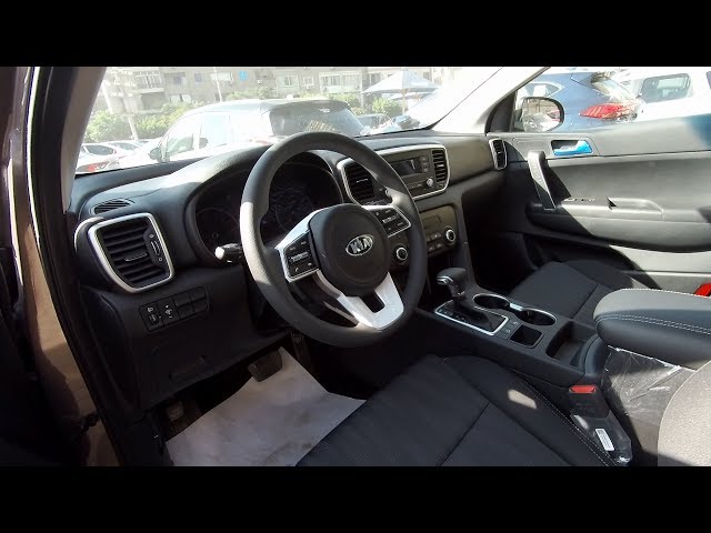 Kia Sportage 2022 فضي